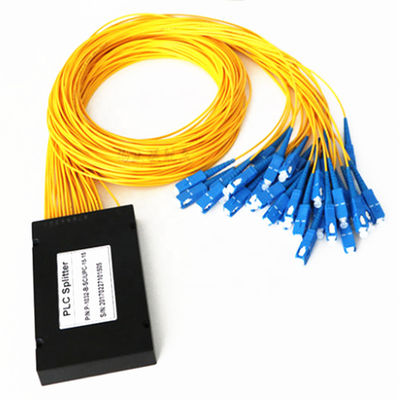 PLC 1×32の繊維光学のディバイダーのABS物質的なSCのコネクター3.0mmの直径G657A1繊維の黄色ケーブル